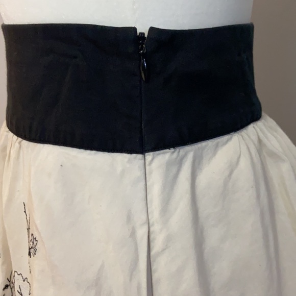 BCBG skirt size 2 - Picture 6 of 9